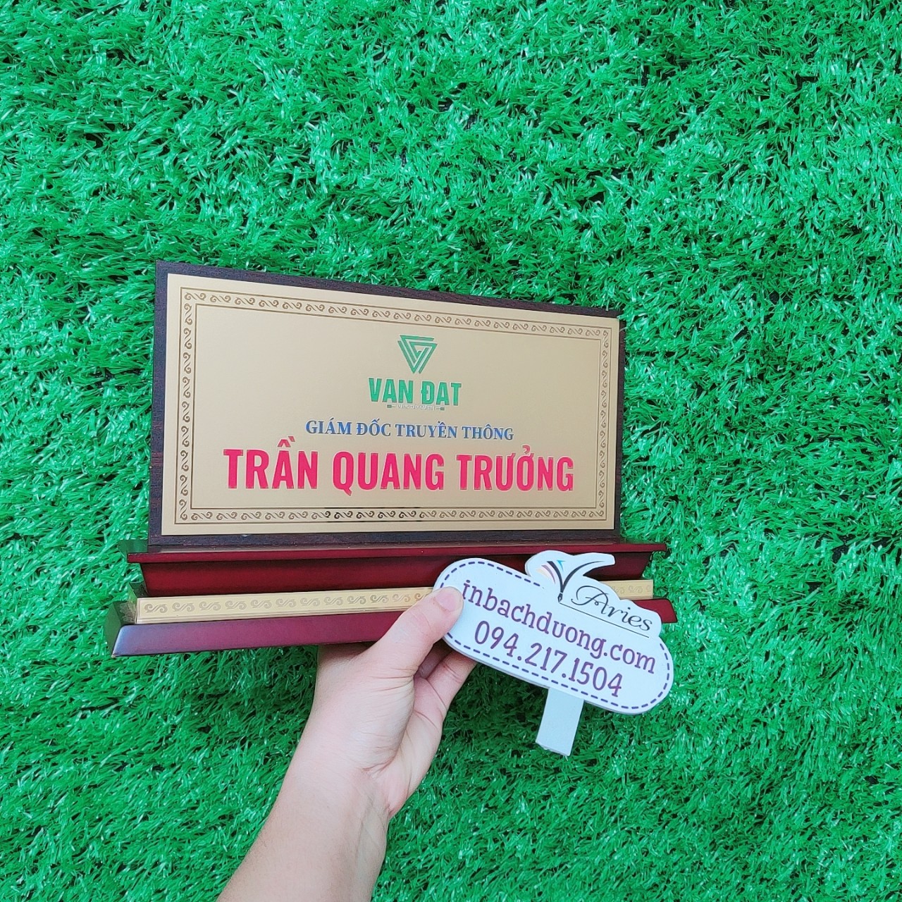 Bảng chức danh bằng gỗ